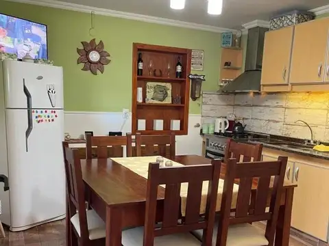 Casa 6 ambientes con 2 baños