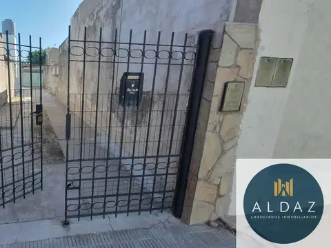 Casa 6 ambientes con 2 baños