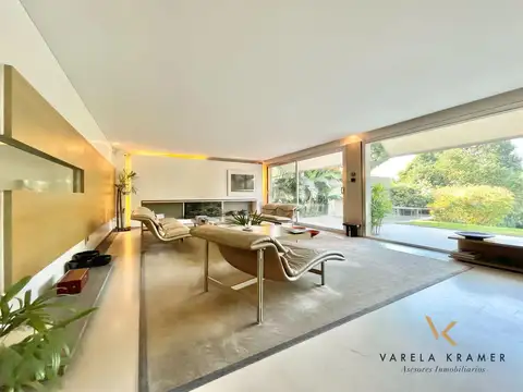 Casa 8 ambientes con 9 baños