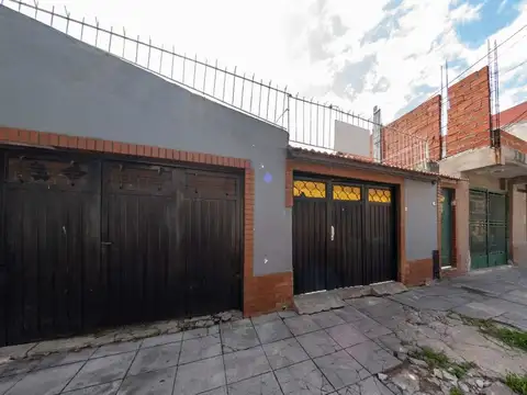VENTA PH 3 AMB. C/PATIO Y COCHERA - LANÚS