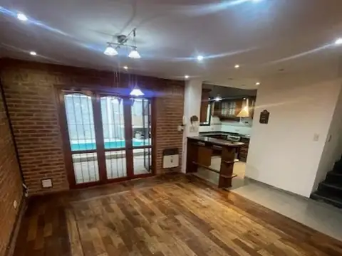 Depto Tipo Casa en Venta de 5 ambientes