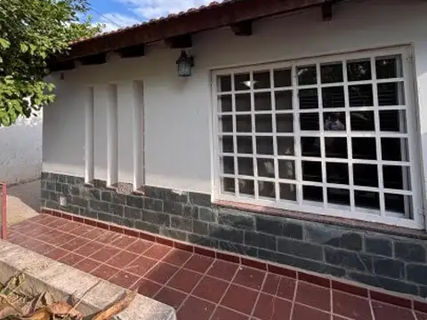 VENTA - Casa dos habitaciones, ingreso vehicular y departamento interno