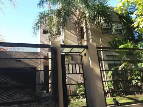 Hermosa casa con pileta y quincho!