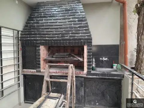 Casa en alquiler c/ cochera en Ramos Mejía