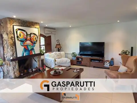 Casa 5 ambientes con 3 baños