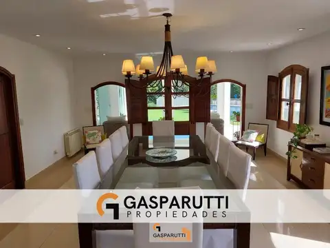 Casa en Venta con 2 cocheras