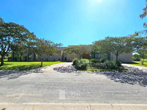 Av. Fernández Beschtedt