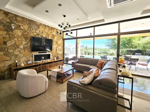 Casa 7 ambientes con 4 baños