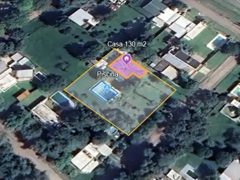 VENTA - Casa 2 habitaciones, amplio parque arbolado con pileta sobre lote de 1200 m2
