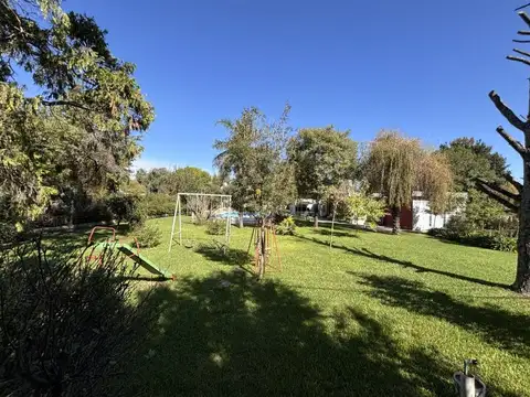 VENTA - Casa con pileta, amplio parque arbolado de 1200 m2