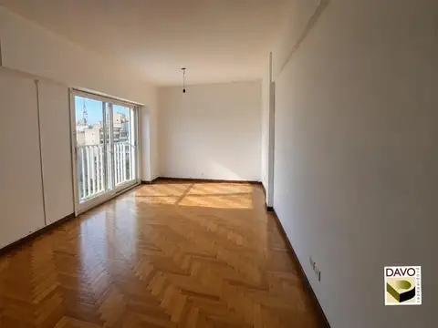Cómodo 2 ambientes con balcón en excelente ubicación.