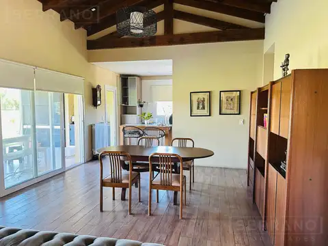 Casa 4 ambientes con 4 baños