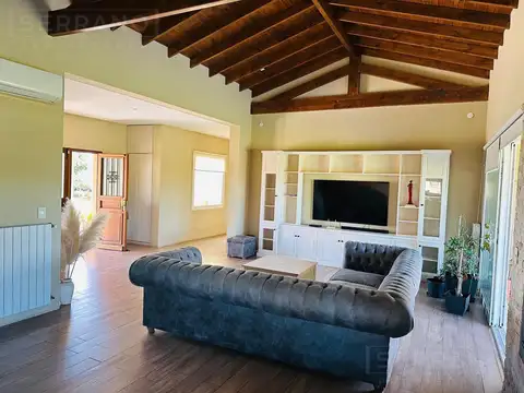 Casa en Venta con 6 cocheras