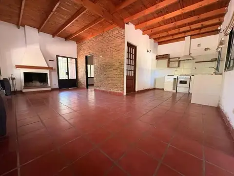 Casa en venta en Parque Exaltación. 2 Dormitorios. 1000 Mt Parque. Piscina. Sin expensas