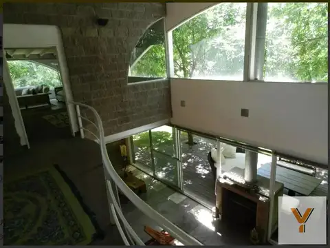 Casa 7 ambientes con 2 baños