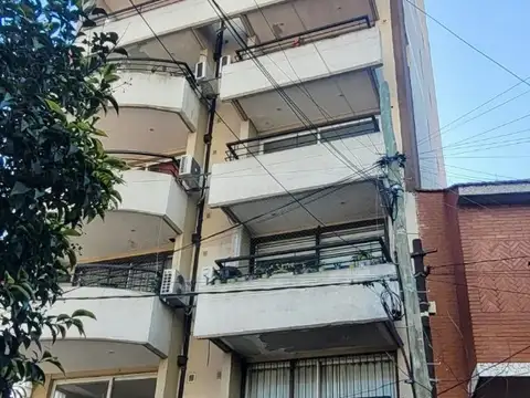 Corcuera Nº31 e/ Av H Yrigoyen