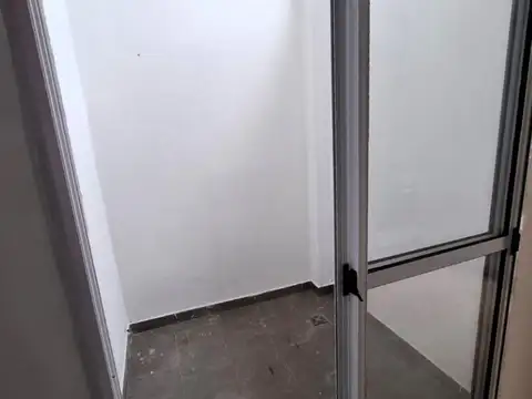   ALQUILADO   DOS AMBIENTES IDEAL PERSONA SOLA