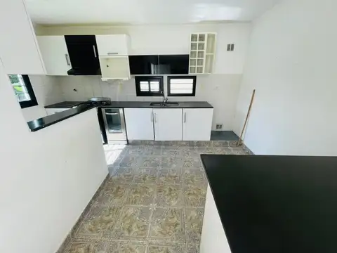 Casa en Alquiler con 2 cocheras