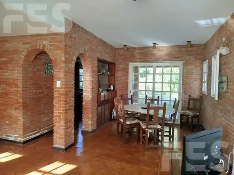 Casa en Venta con 4 cocheras