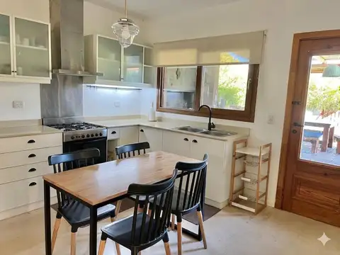 Casa 6 ambientes con 4 baños