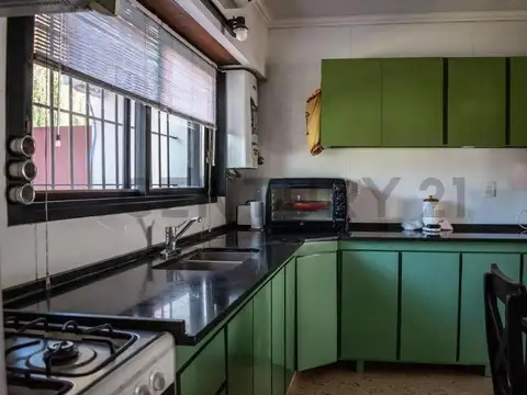 Hipolito Yrigoyen 400, Piso 0