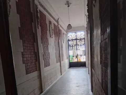 Departamento antiguo en alquiler, luminoso y apto profesional, en muy buen estado