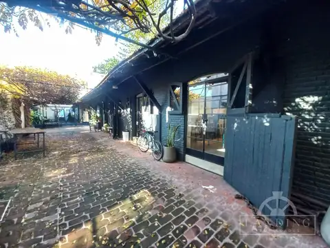 Oficina 14 ambientes con 2 baños