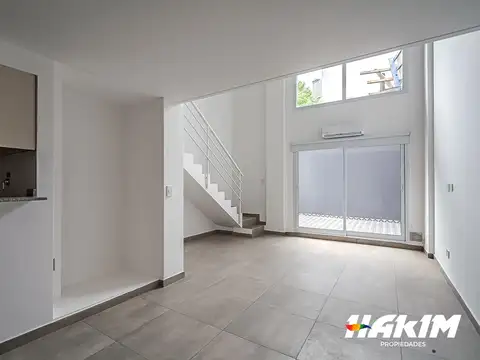 Duplex 2 ambientes en Parque Chas con patio