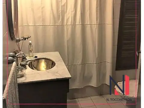 Venta de chalet sobre doble lote