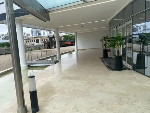 Oficina en Alquiler con 3 cocheras