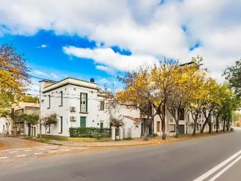 Av. Francia 2400 , Piso 01 y 02