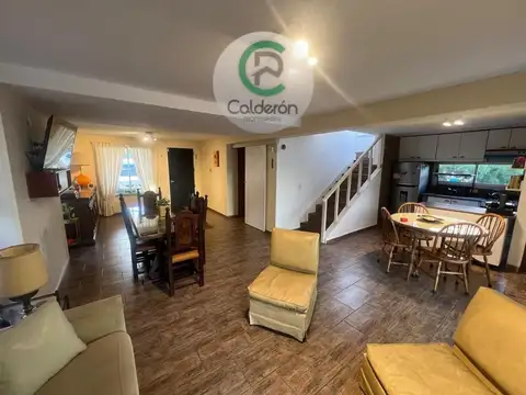 Casa en Venta con 3 cocheras