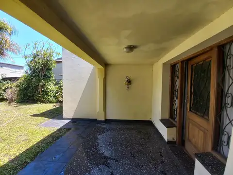Alvarado  al 2600