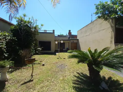 Casa en Venta con 4 cocheras