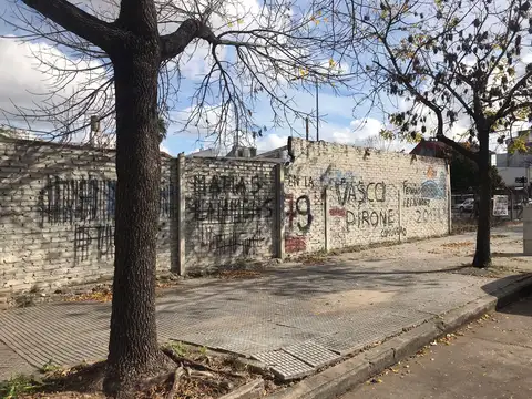 Terreno en Venta en Parque Avellaneda, USD 440.000