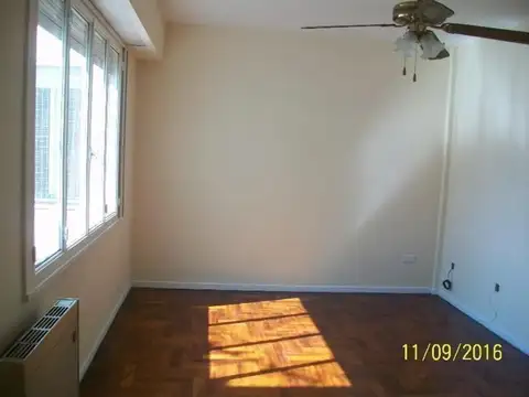 J Navarro 2600, Piso 2