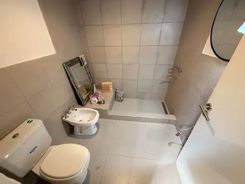 Casa en Alquiler con 2 cocheras
