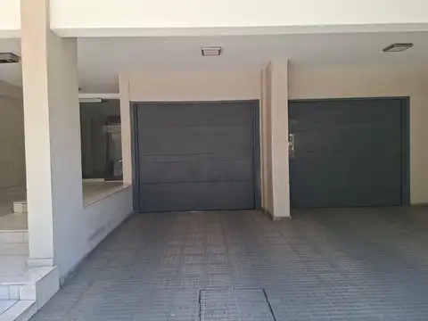 VENTA COCHERA EN B° GRAL PAZ EN EDIF MARTINICA VII