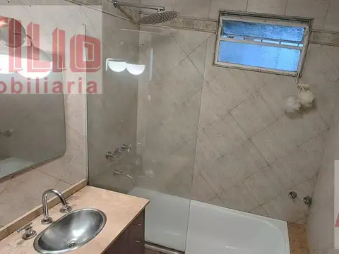 Casa 8 ambientes con 1 baño