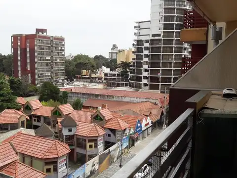 Departamento 1 Ambiente con Balcón Corrido - Luminoso