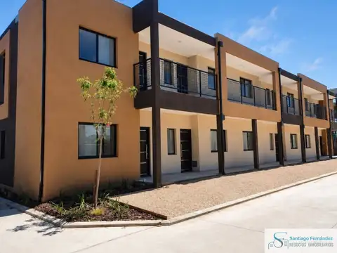 Casa en venta c/ cochera en La Cañada de Pilar