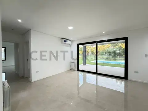 Casa moderna de 3 dormitorios con piscina y vista al lago – Miralagos