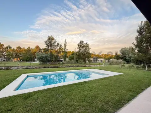 Casa en Venta en Club Miralagos, USD 250.000