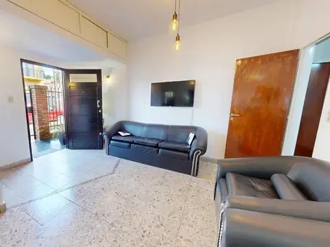 Casa en  Venta 5 Ambientes con 2 cocheras.
