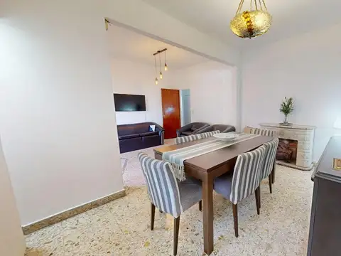 Casa 5 ambientes con 2 baños