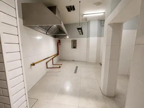 Venta de Local Comercial de 3 Plantas y 330 m2 en Caballito Sur
