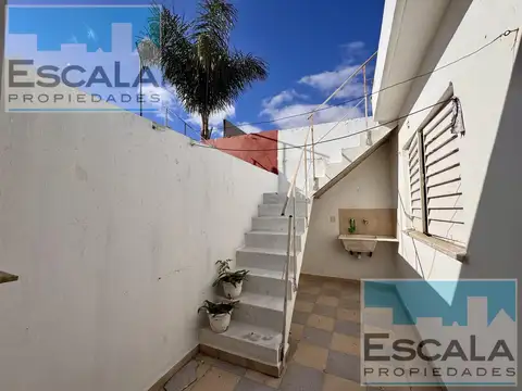 Casa en Alquiler en Barrio Industrial, $ 350.000