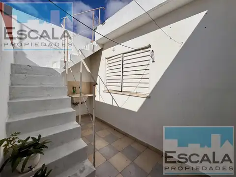 CASA DEPARTAMENTO DE PASILLO UN DOMRITORIO CON PATIO EN ALQUILER