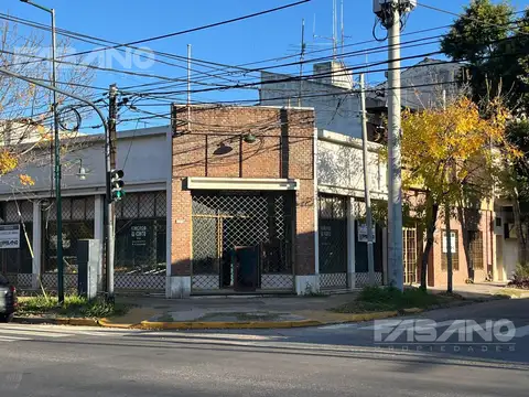 VENTA EN BLOCK: LOCAL EN ESQUINA   CASA DE 2 PLANTAS