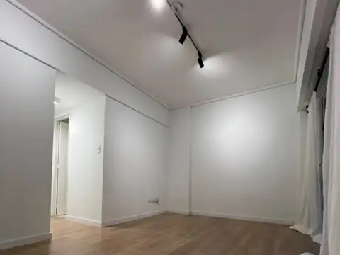 Bajo de precio . Se vende hermoso depto de 2 amb en Barrio Norte con balcón, luminoso. Reciclado a nuevo y apto credito!
